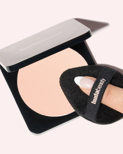HUDA BEAUTY 
Easy Bake Marshmallow Puff & Sponge