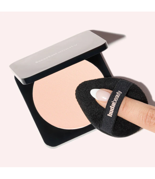 HUDA BEAUTY 
Easy Bake Marshmallow Puff & Sponge