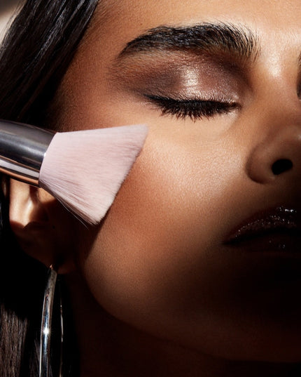 Fenty Beauty by Rihanna - Cheek Hugging Bronzer Brush 190