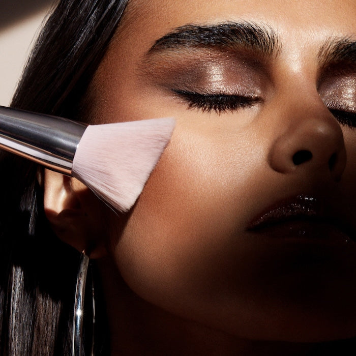 Fenty Beauty by Rihanna - Cheek Hugging Bronzer Brush 190