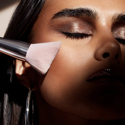 Fenty Beauty by Rihanna - Cheek Hugging Bronzer Brush 190