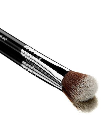 SIGMA BEAUTY F03 HIGH CHEEKBONE HIGHLIGHTER™ BRUSH