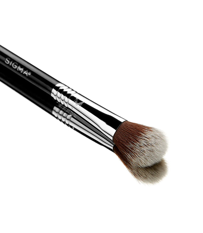 SIGMA BEAUTY F03 HIGH CHEEKBONE HIGHLIGHTER™ BRUSH